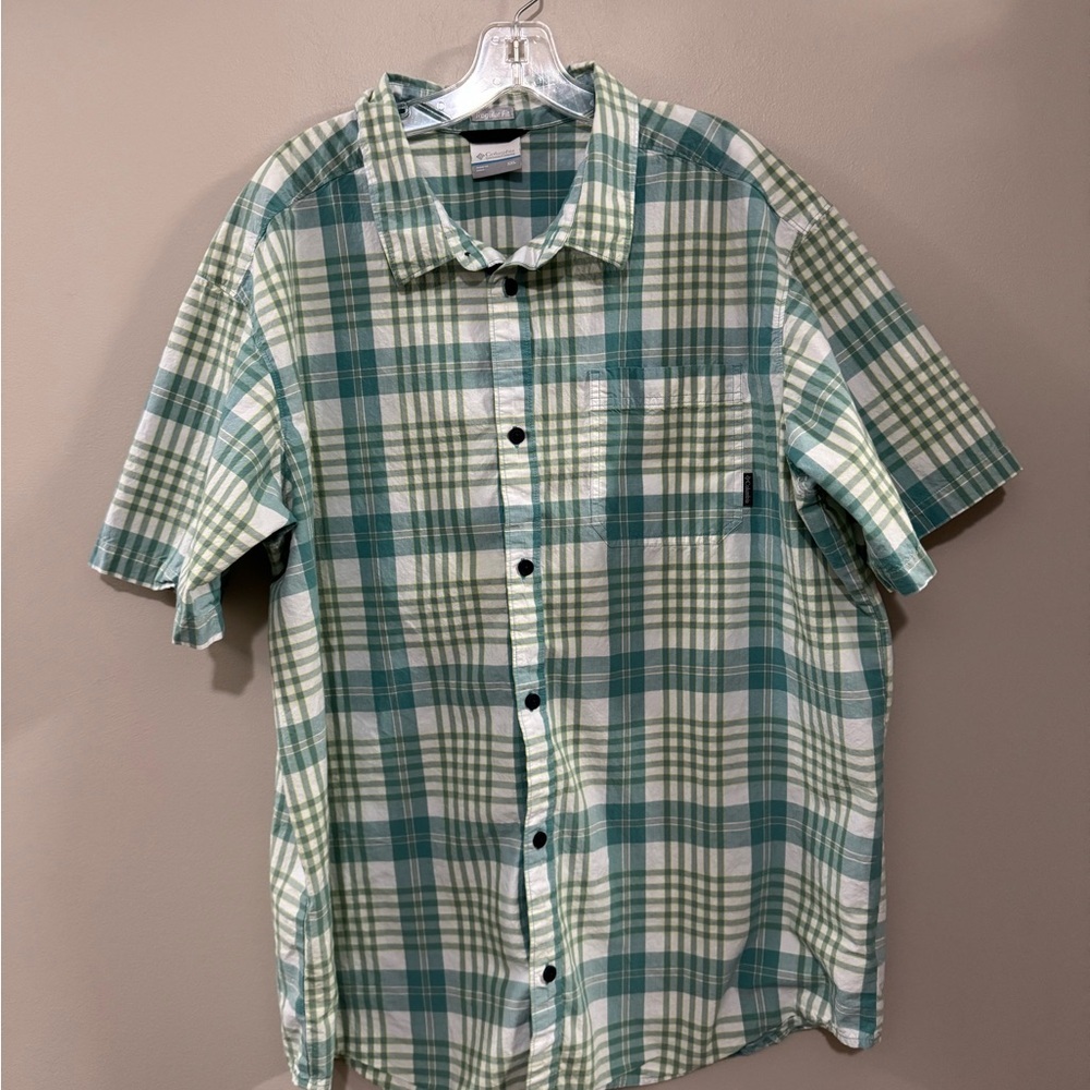 Men's Columbia Green and White Casual Button Down Shirt. Size XXL